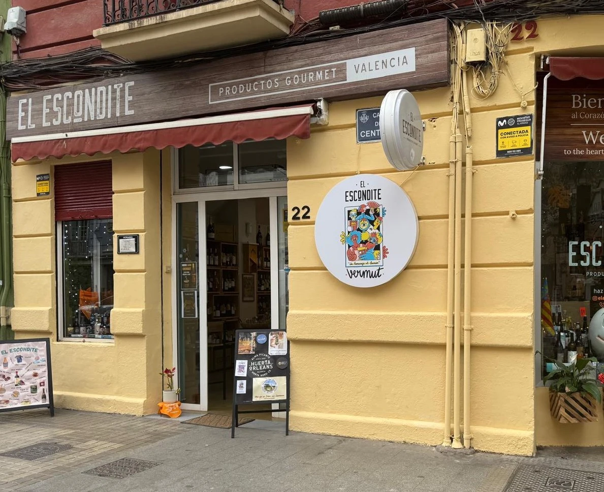 Fachada de la tienda El Escondite Gourmet en el barrio de Ruzafa